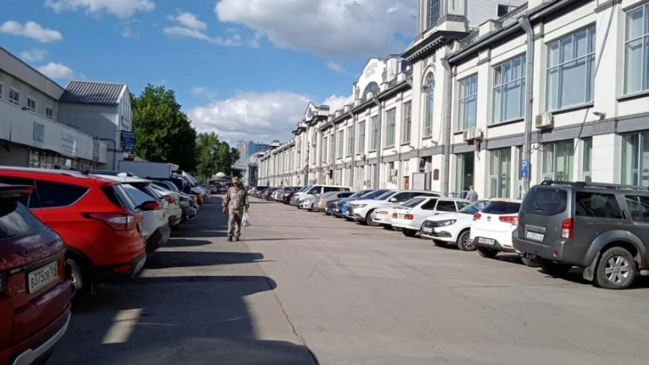 Саратовское госучреждение покупает внедорожник «Тойота Лэнд Крузер» почти за 9 миллионов