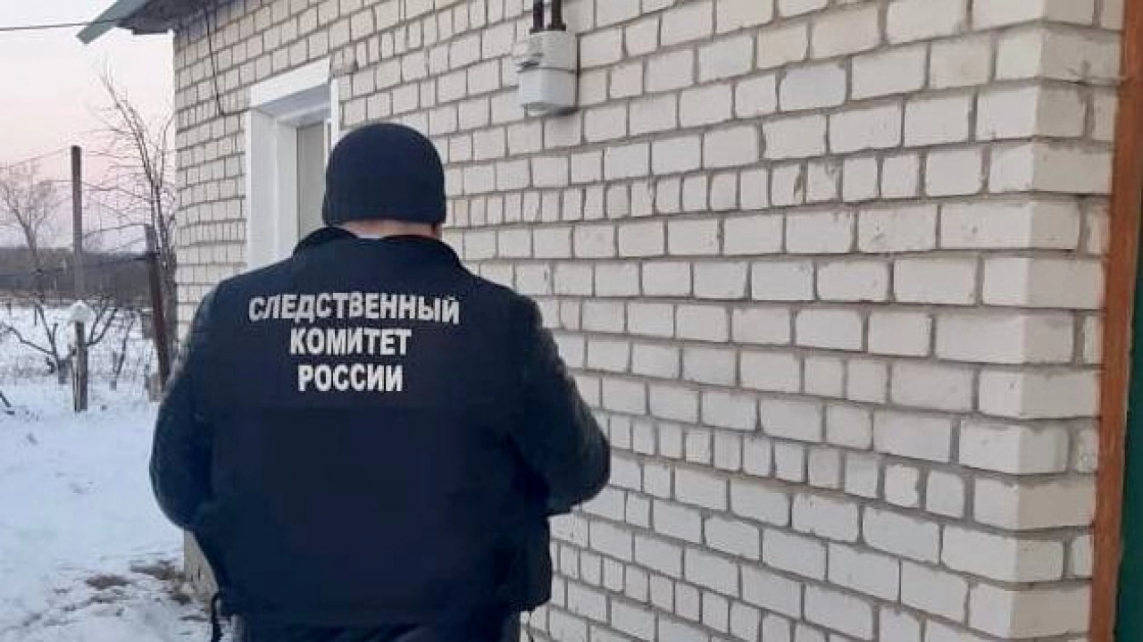 Под Саратовом соцработник обнаружил 80-летнего мужчину без сознания