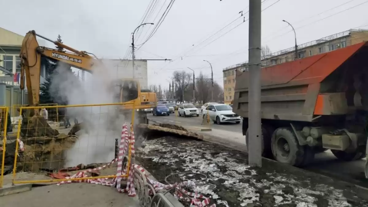 В Саратове более 100 домов остались без отопления из-за аварии на ул.  Орджоникидзе