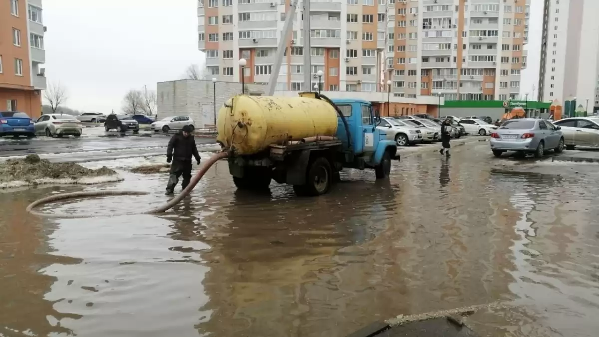 Массовое отключение водоснабжения в Энгельсе из-за аварии: без воды 150  жилых домов, школы, детсады, поликлиники