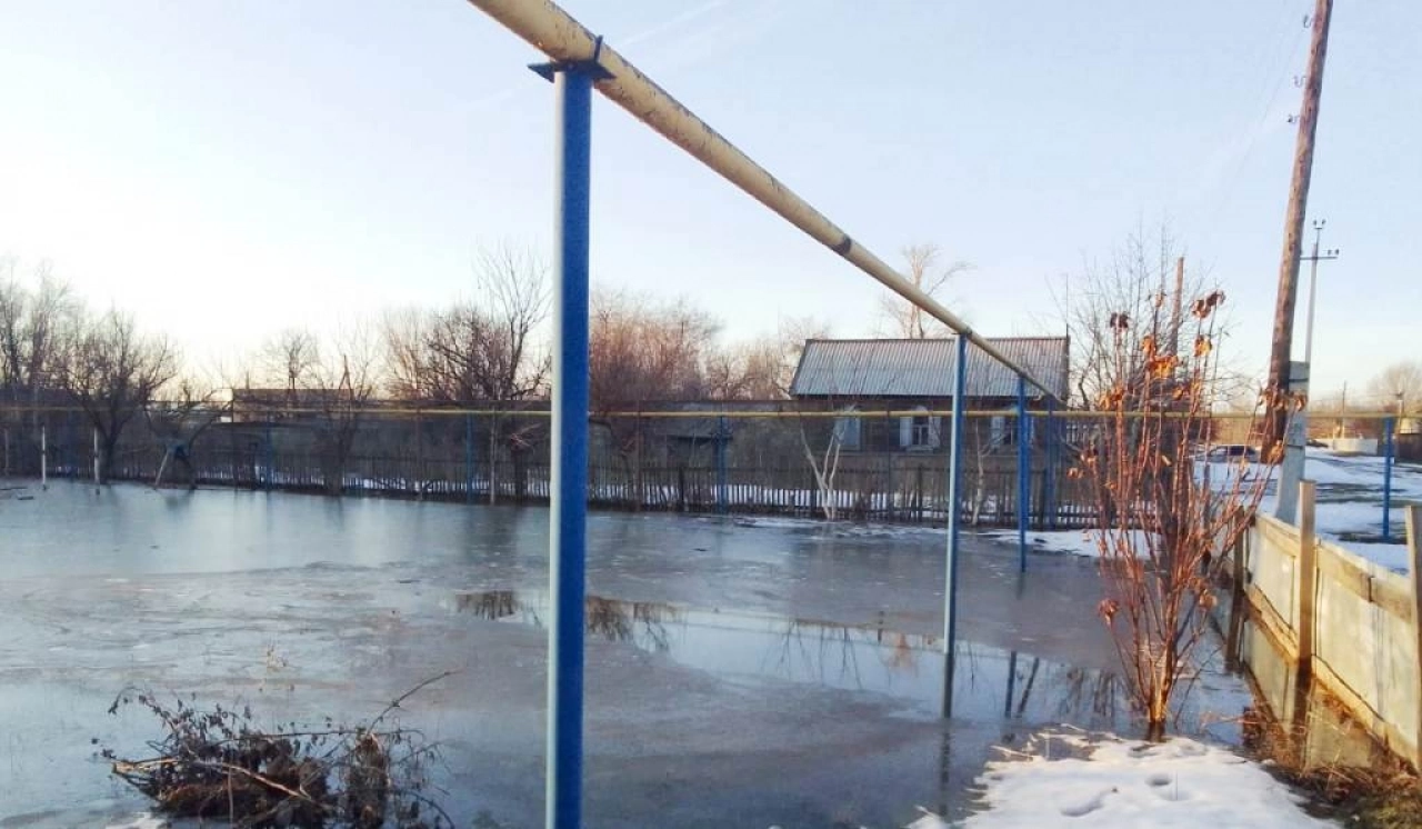 Жительница Дмитриевки Духовницкого района пожаловалась на власти из-за затопления огорода 
