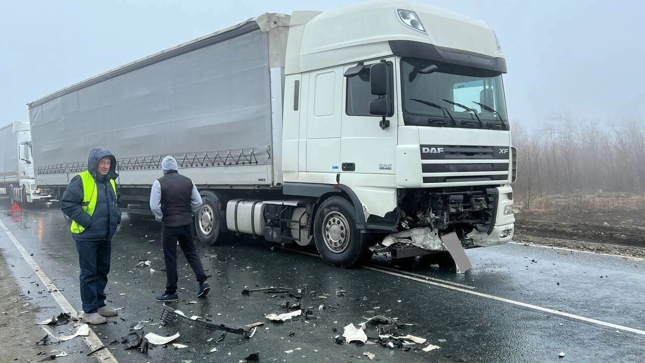 В ДТП с фурой DAF пострадали двое взрослых и 4-летний ребенок под Саратовом