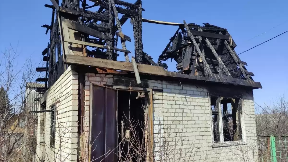 Больше 30 дач сгорело из-за лесного пожара под Уральском (ФОТОРЕПОРТАЖ)