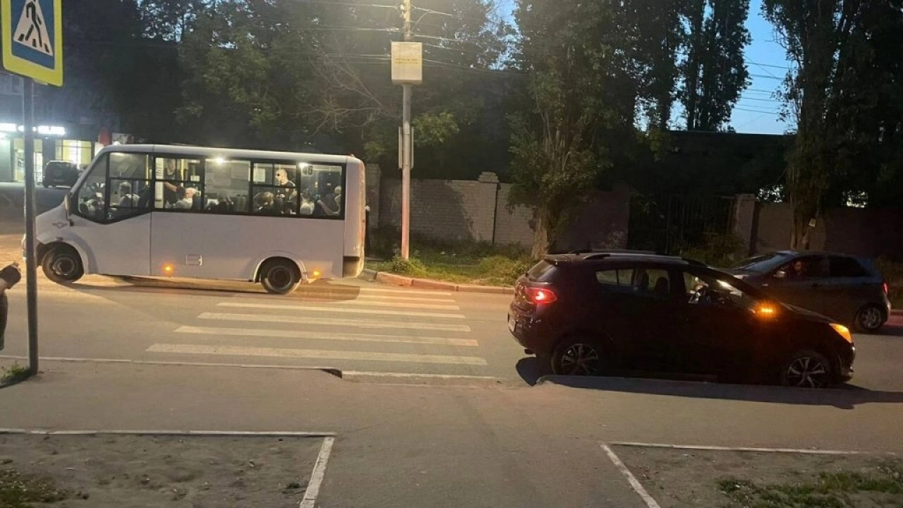 Иномарка сбила 2 девочек на Гвардейской в Саратове 