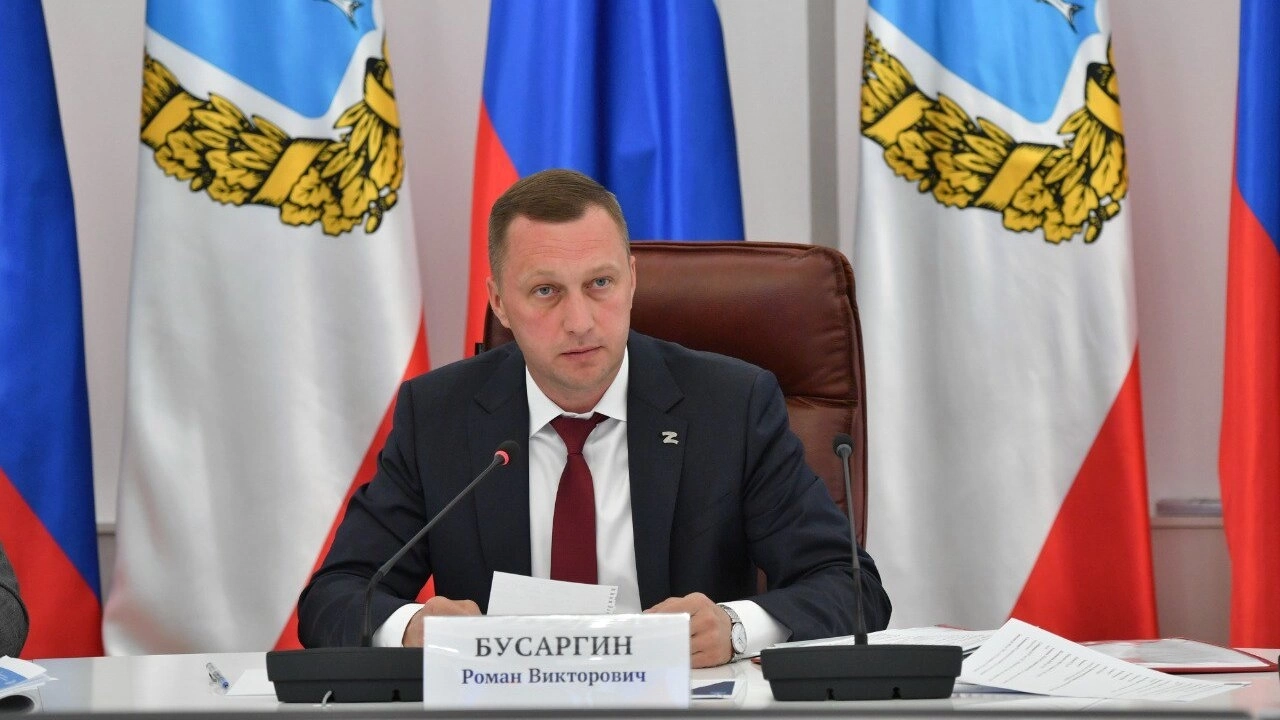 Бусаргин призвал Петаева и Мокроусову ездить на работу в автобусе