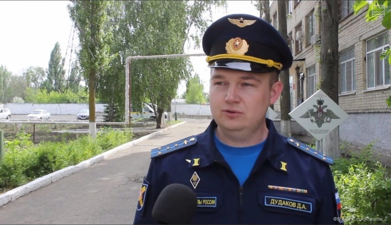 Более 400 саратовцев призваны на службу по контракту в мае