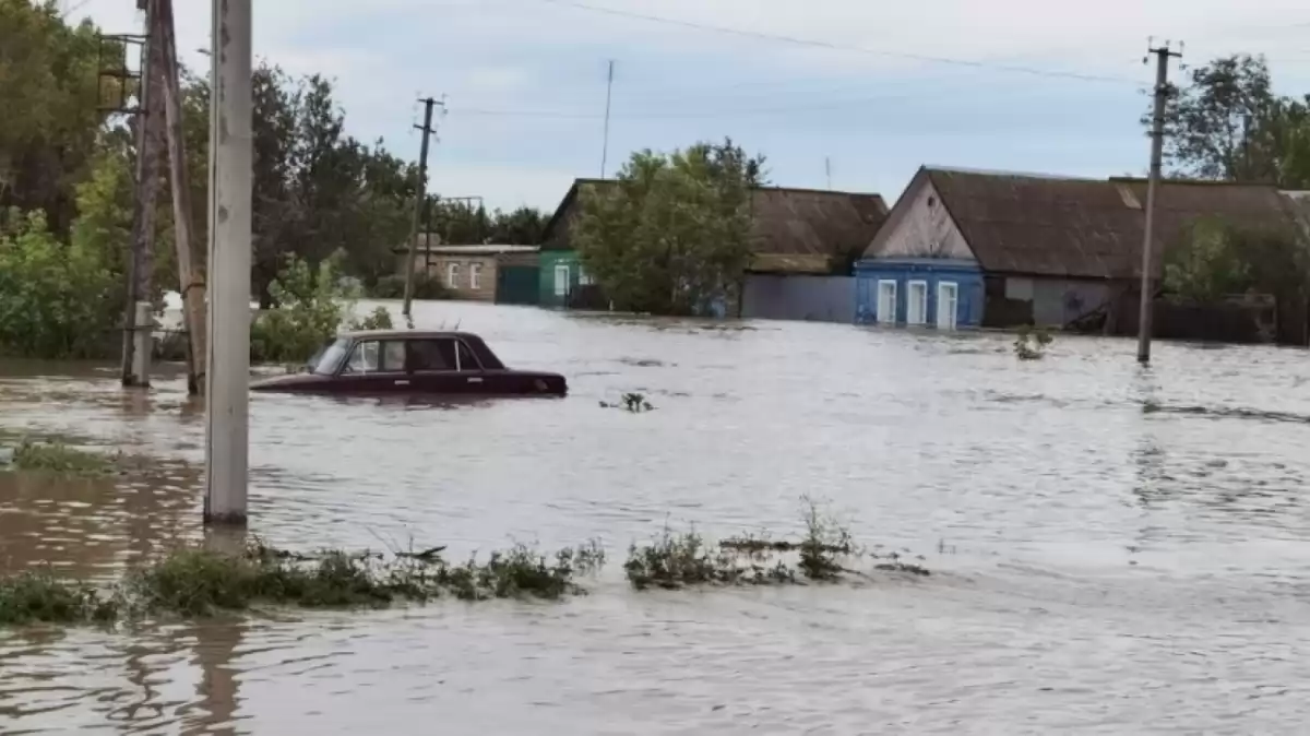 Под Саратовом введен режим ЧС из-за оказавшихся под водой домов