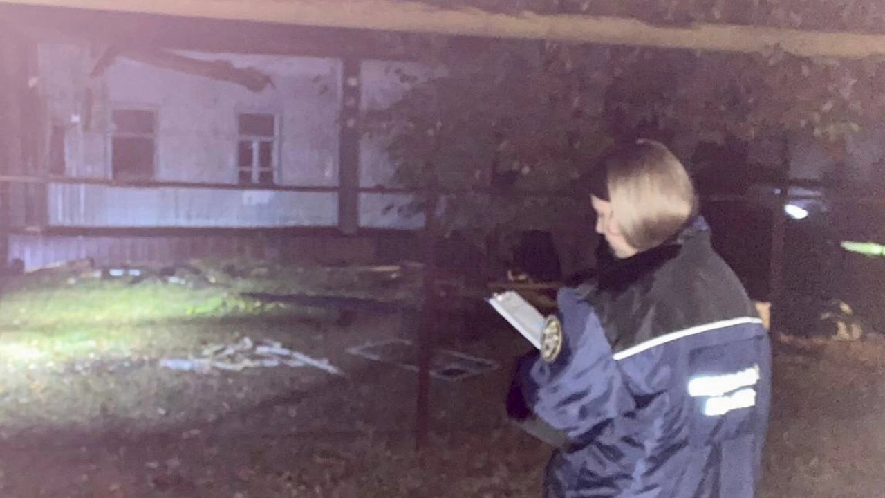 СК: под Саратовом в сгоревшем доме погибли мужчина и женщина