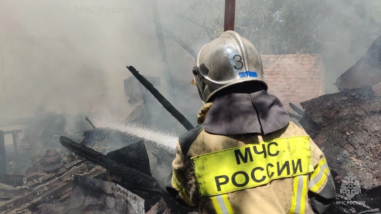 Под Саратовом возник пожар из-за повреждения газопровода d-1000
