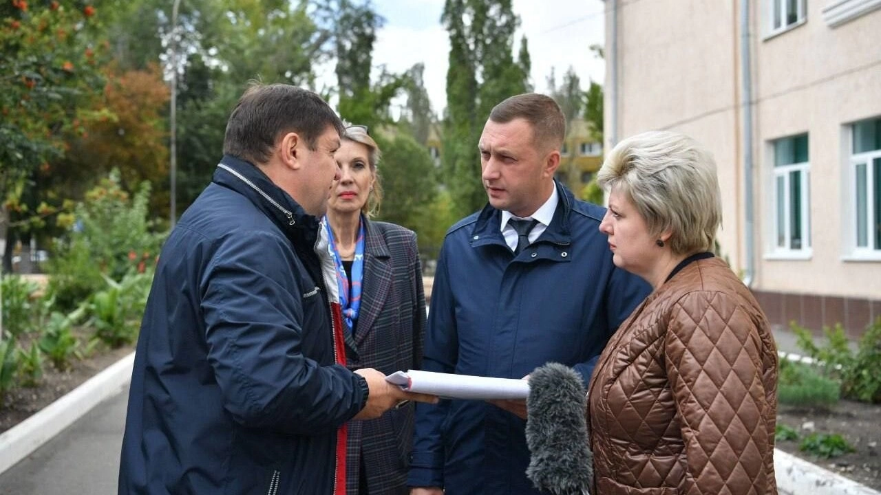 В Саратове на СХИ построят ледовую арену для детей