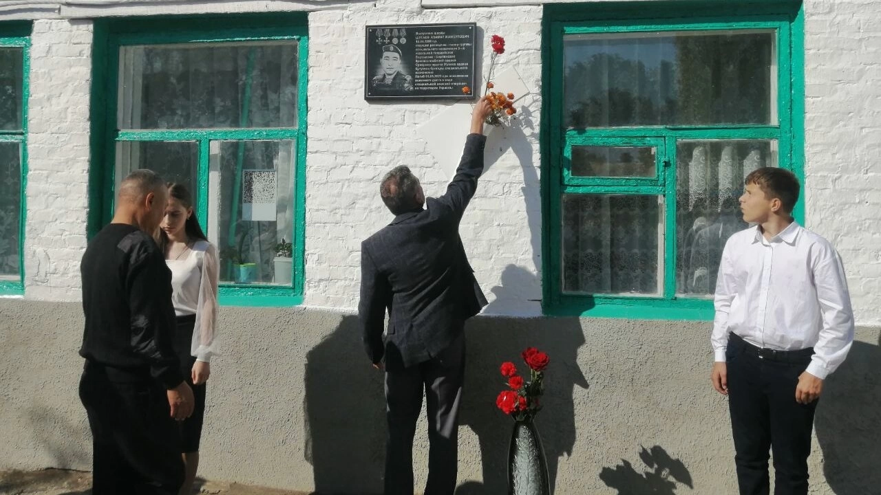 Под Саратовом открыли памятную доску в честь погибшего участника СВО