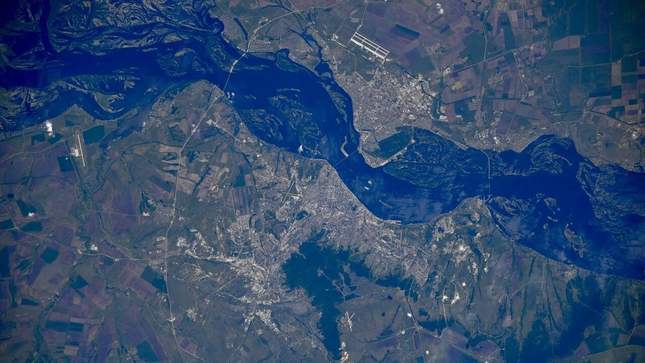 Опубликовано новое фото Саратова и Энгельса с борта МКС