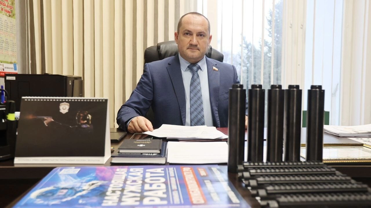 Калинин поздравил работников налоговых органов с профессиональным праздником