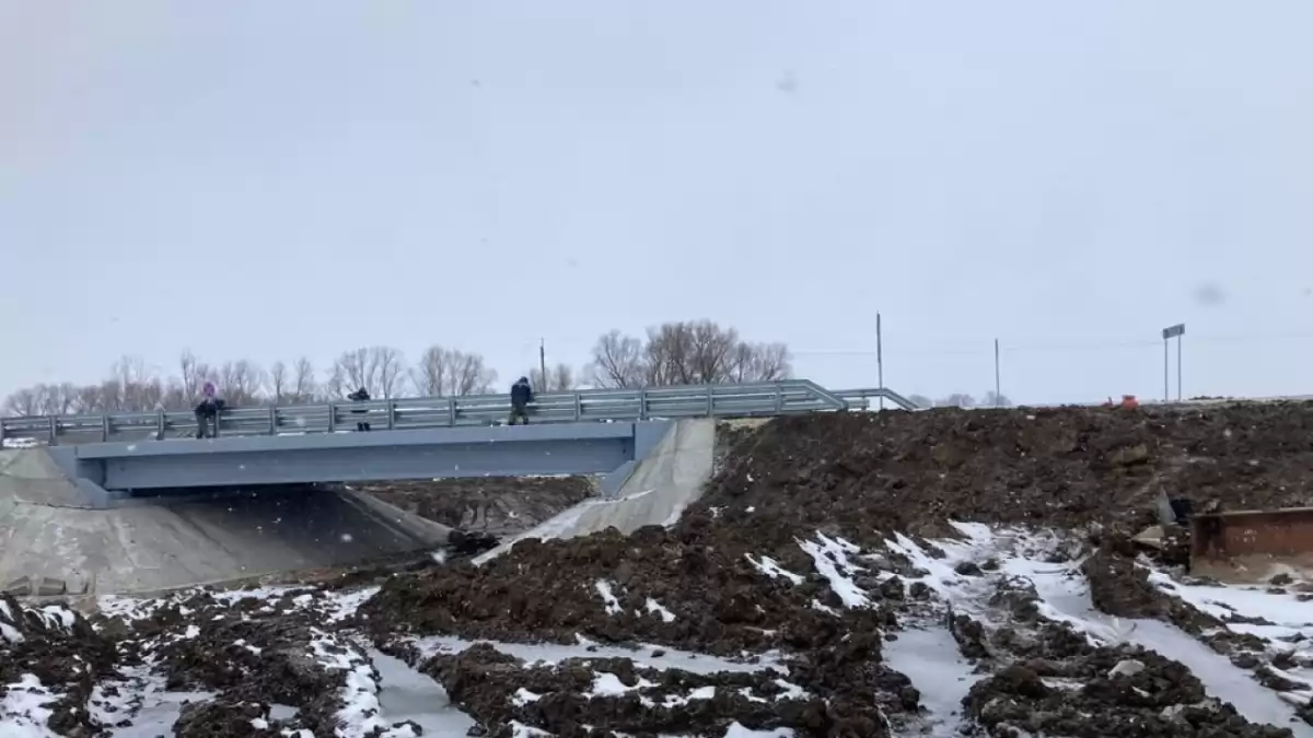Под Саратовом на месте разрушенного в 2017 году моста построили новый