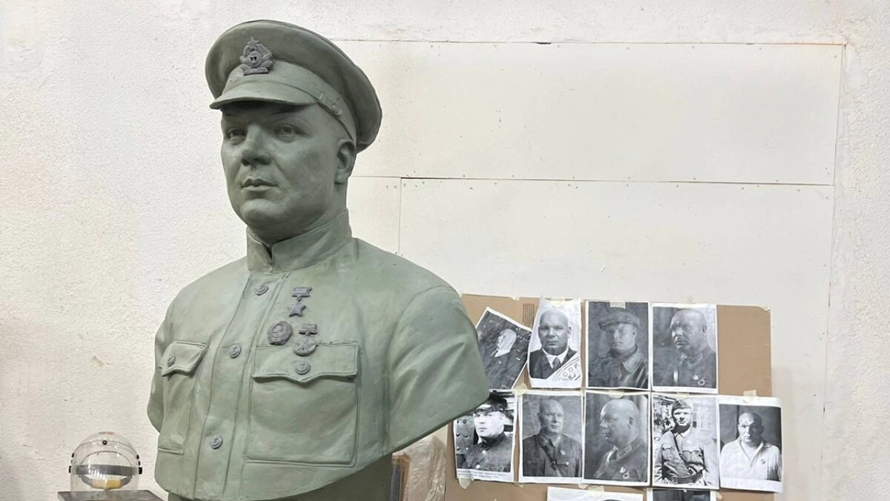 Калинин предложил установить в Саратове бюст героя-челюскинца Доронина