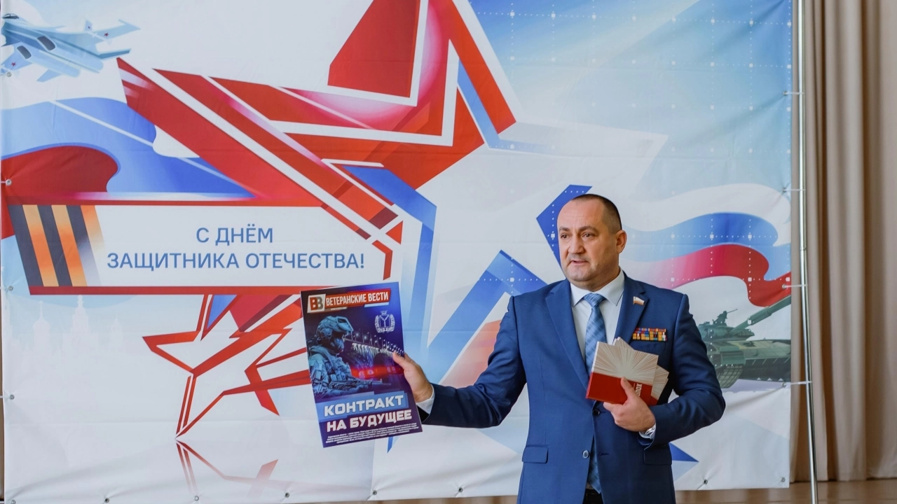 Калинин провел «Разговор о важном» с учениками саратовской гимназии №1