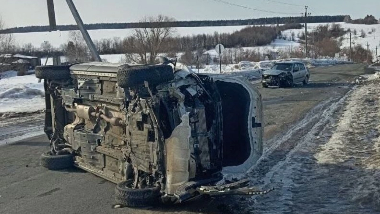 Под Саратовом 2 человека пострадали в аварии «Рено» и «Хавейла»