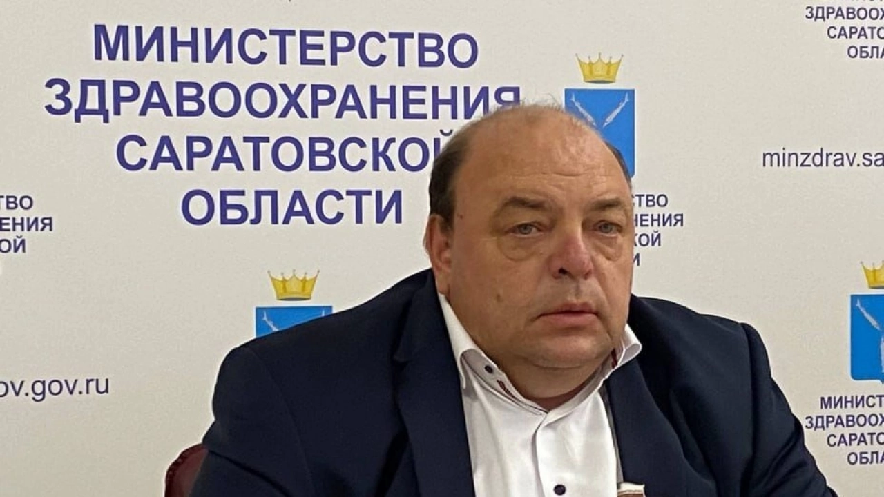 Министр Костин прокомментировал ситуацию с соцвыплатами медикам