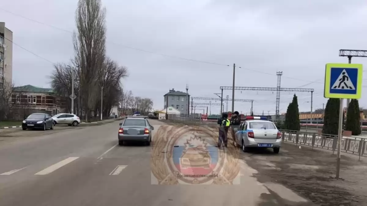 Под Саратовом «Лада» сбила переезжавшего перекресток велосипедиста