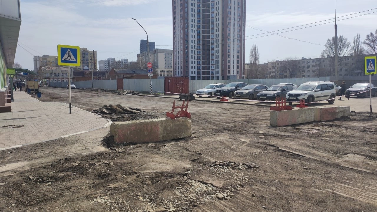 В центре Энгельсе начался масштабный ремонт улицы с ежедневными пробками
