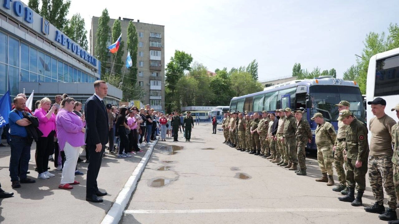 Бусаргин проводил на СВО приезжавших в отпуск бойцов 99 полка