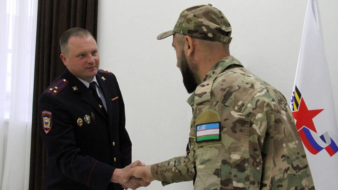 В Саратове участник СВО из Узбекистана получил гражданство РФ