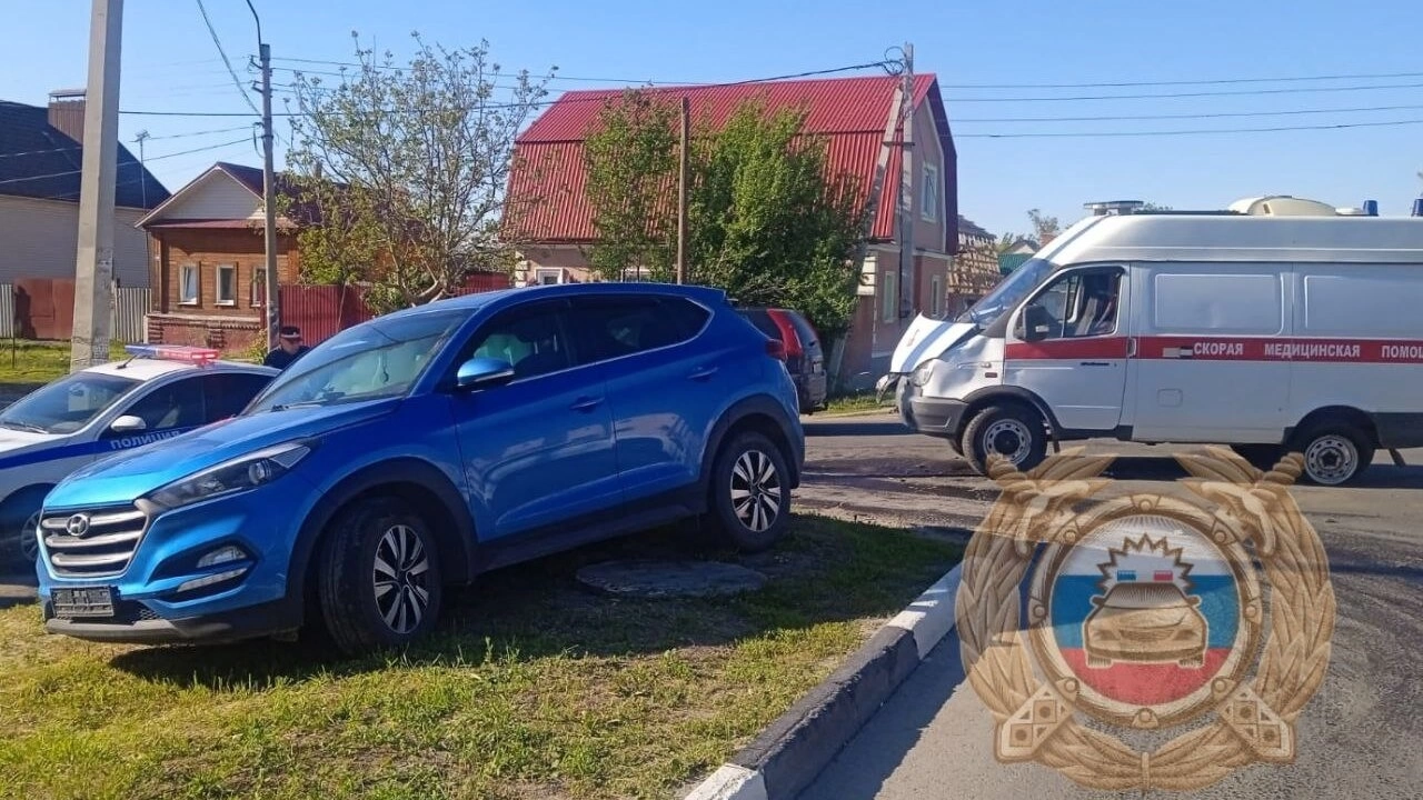 В Балаково скорая столкнулась с иномаркой – трое пострадали