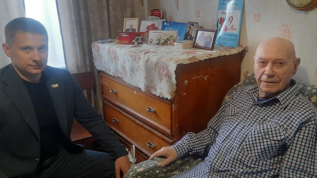 В Саратове поздравили с Днем Победы фронтовика Ивана Никитенко