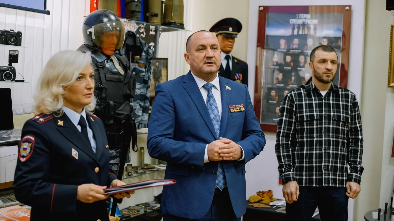 Калинин наградил победителей конкурса «Спасем жизнь вместе»