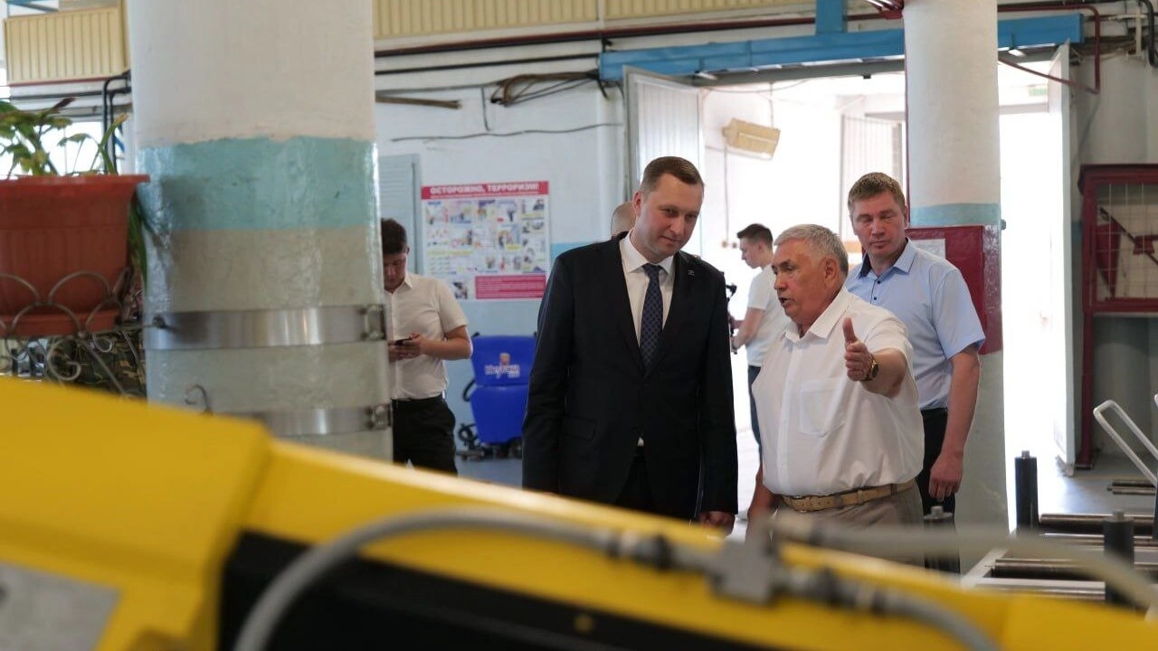 Бусаргин побывал на саратовском заводе с зарплатой в 67 тысяч