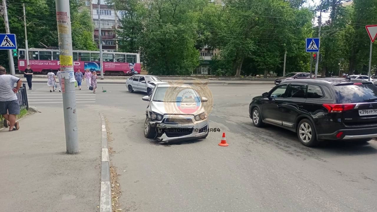 В аварии с иномаркой на 50 лет Октября пострадал молодой мужчина 