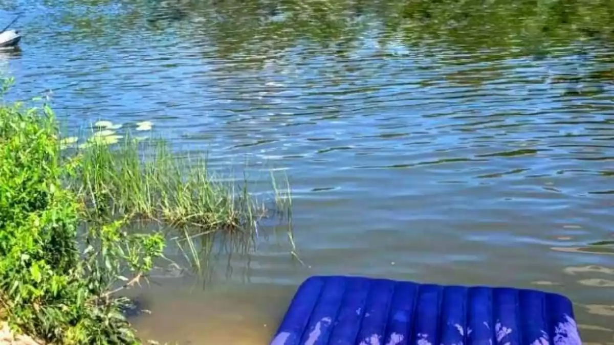 Под Саратовом двое на матрасе уплыли по Терешке и едва не погибли