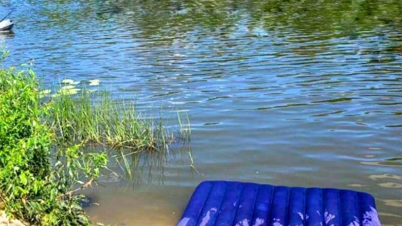 Под Саратовом двое на матрасе уплыли по Терешке и едва не погибли
