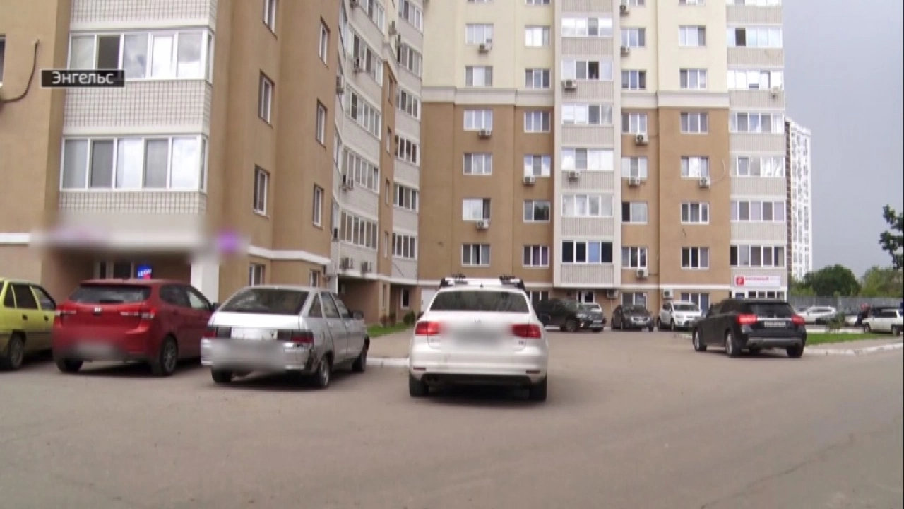 В Энгельсе признали проблему парковок и хотят ее решить: заявление депутатов