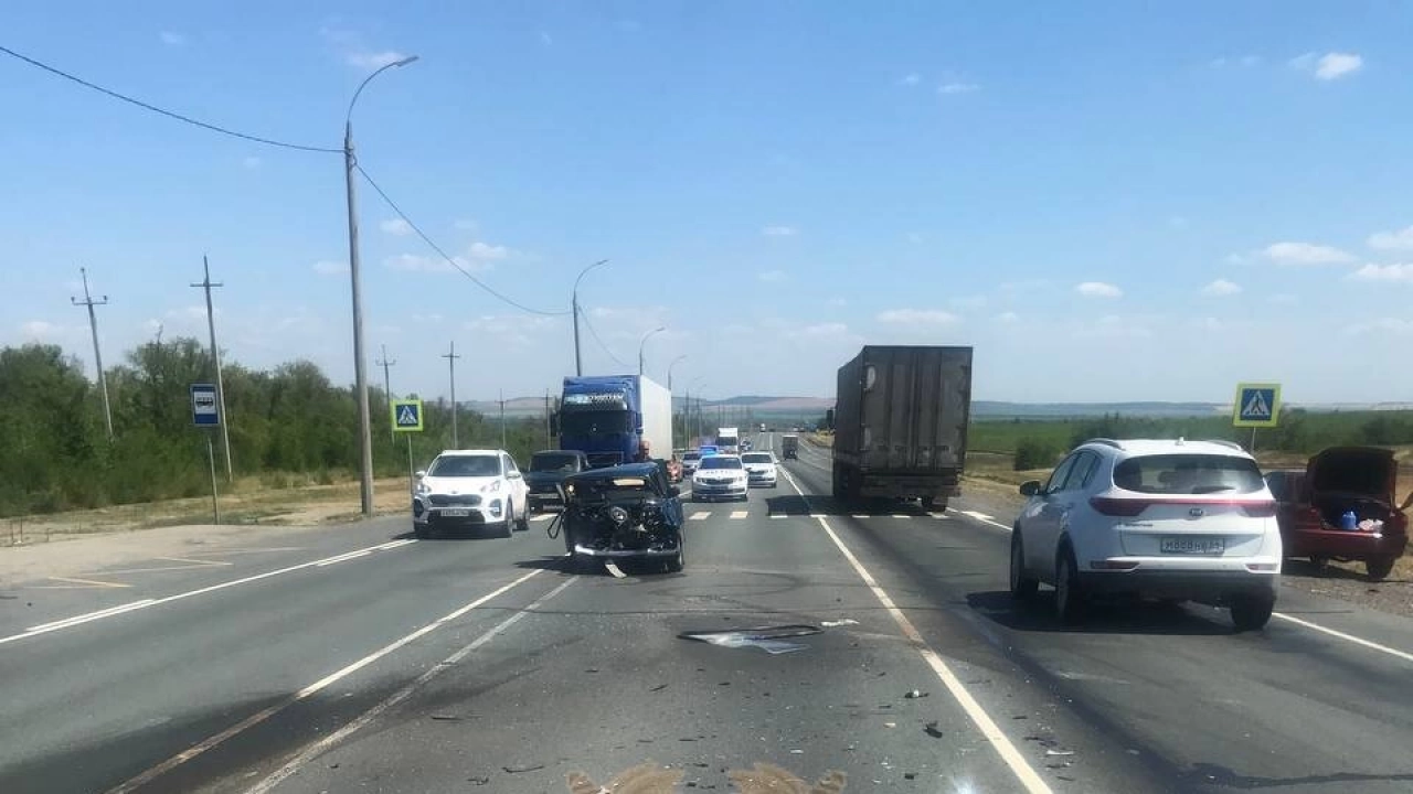 В Саратове двое пострадали в ДТП «Соболя» и «семерки»