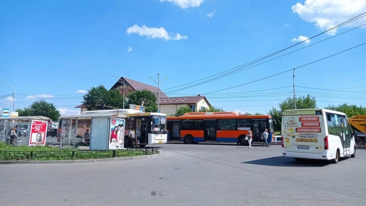Водитель саратовской маршрутки не пустил в салон ребенка