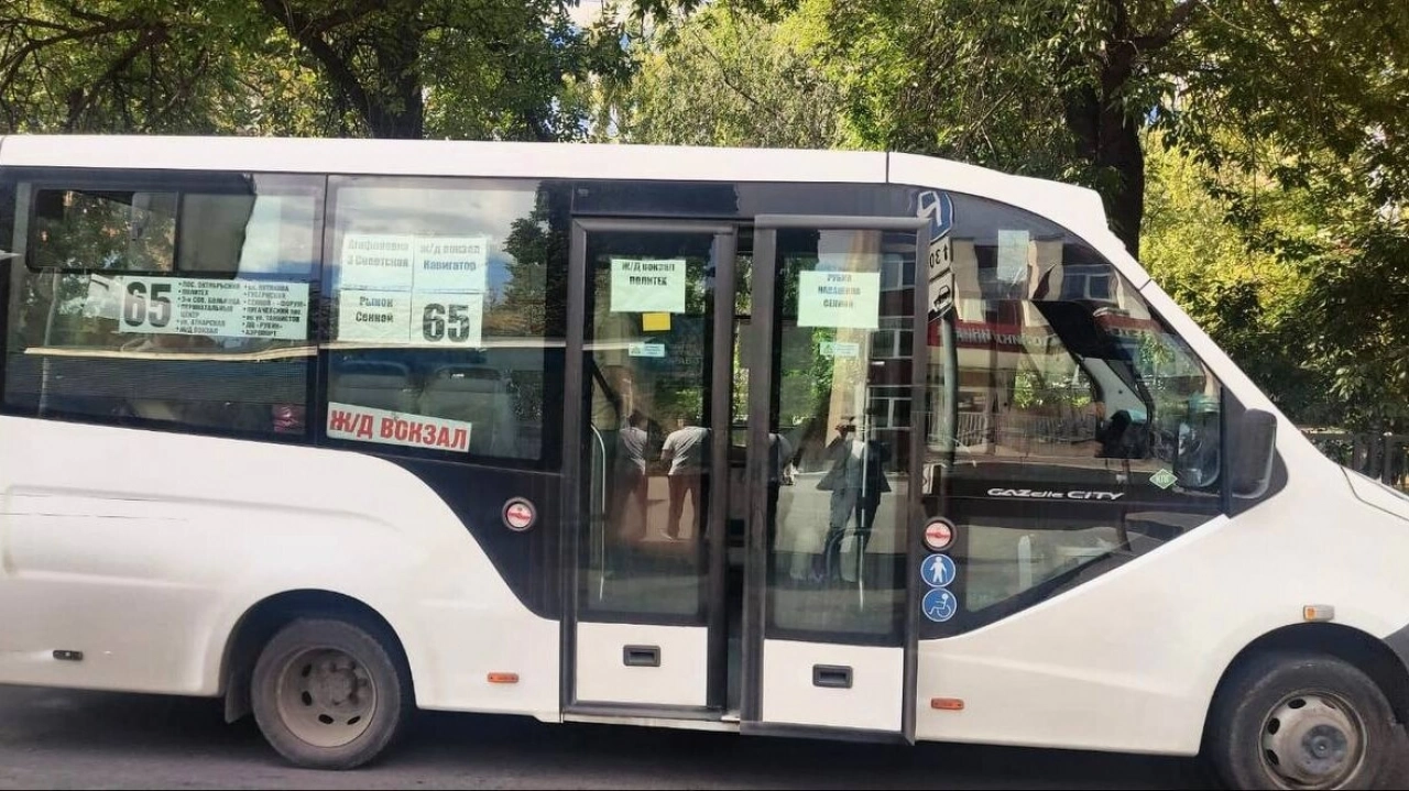 В Саратове чиновники 30 минут ждали муниципальный автобус