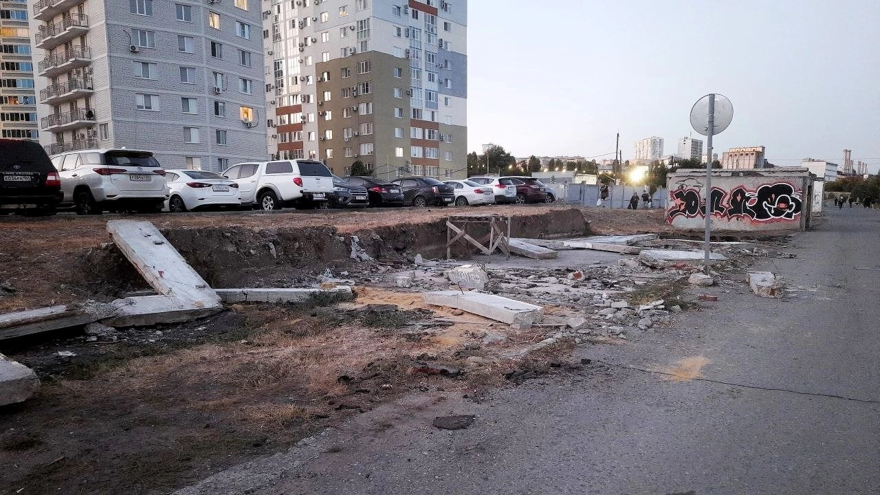В Саратове на Новой набережной сносят частные гаражи
