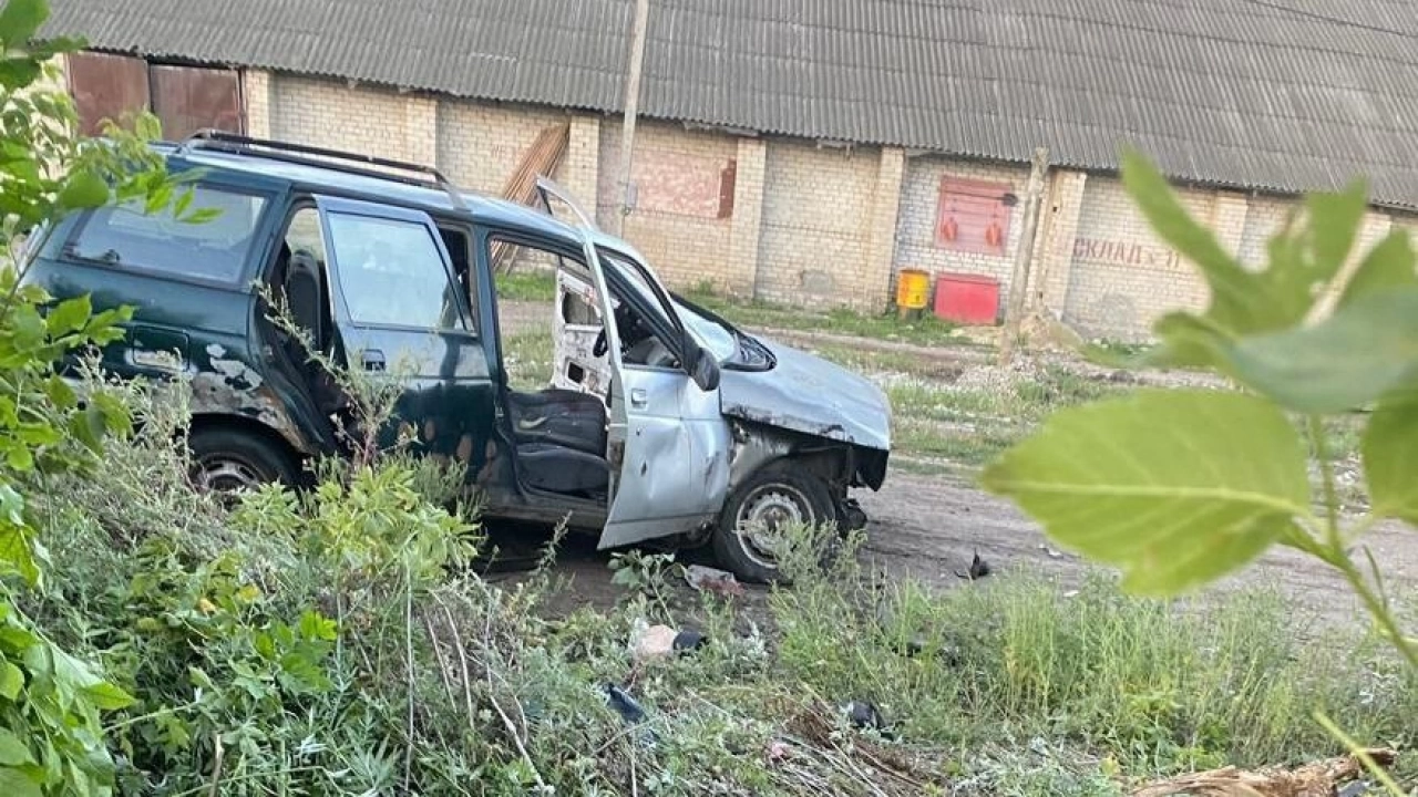 Под Саратовом водитель ВАЗа протаранил забор и погиб