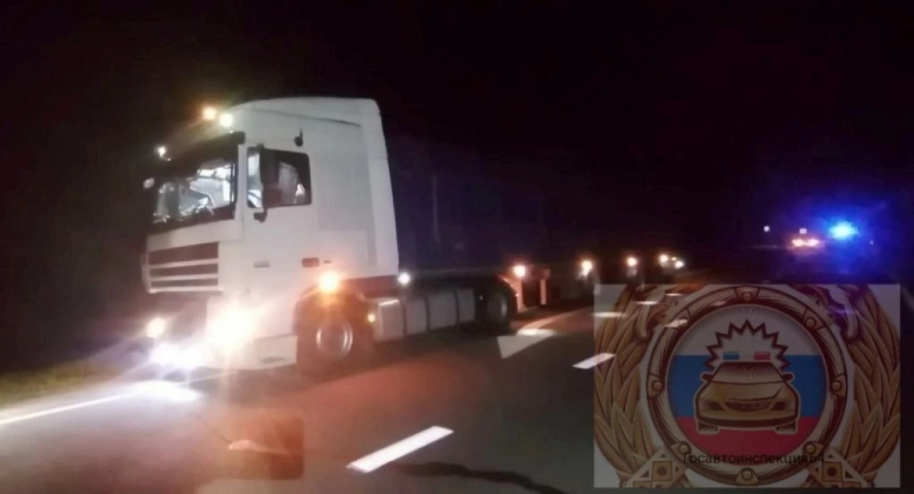 На трассе под Саратовом грузовик «ДАФ» сбил насмерть женщину