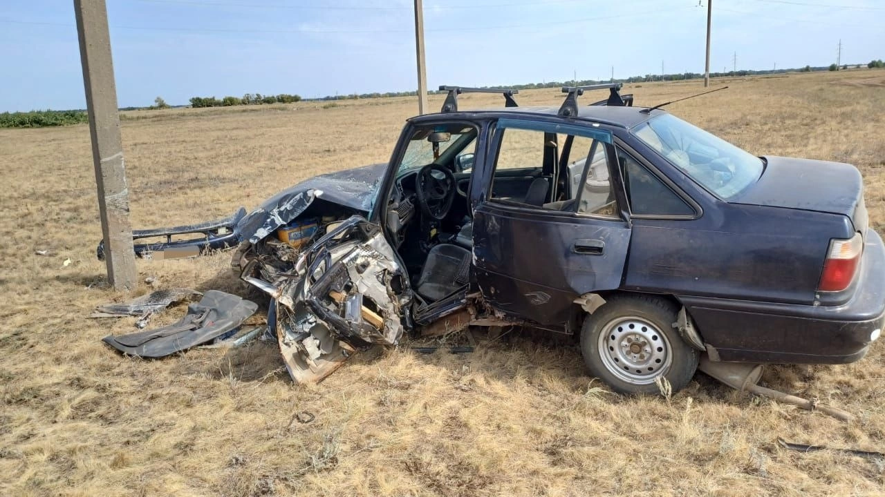 В ДТП «Нексии» под Саратовом погиб водитель и ранена женщина 