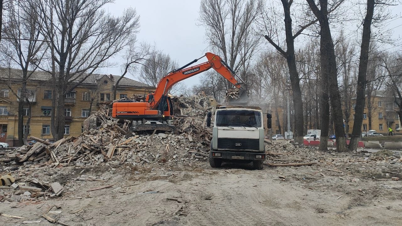 Сурков постановил снести еще один аварийный дом в Саратове