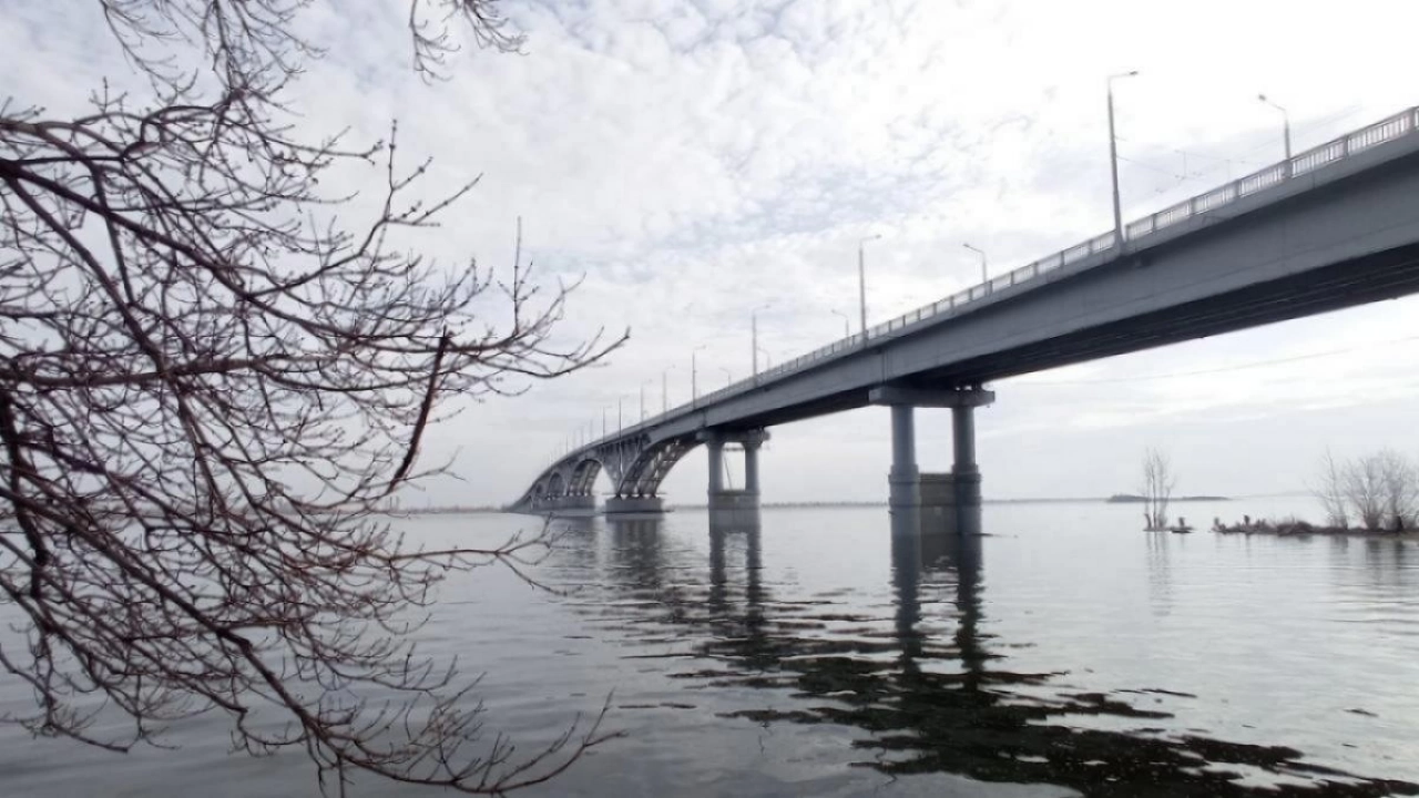 В Саратове за 17 млн продают «двушку» с видом на Волгу и мост