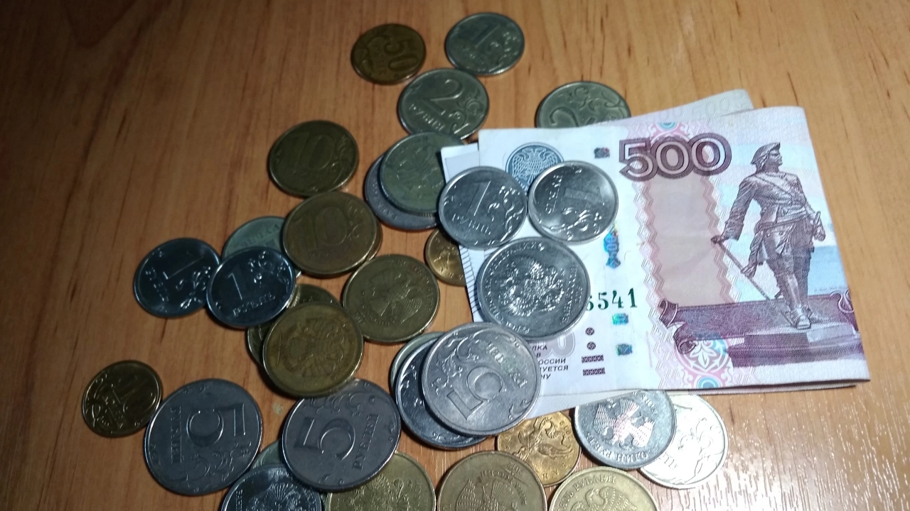 Средняя зарплата саратовцев выросла за год на 17 процентов