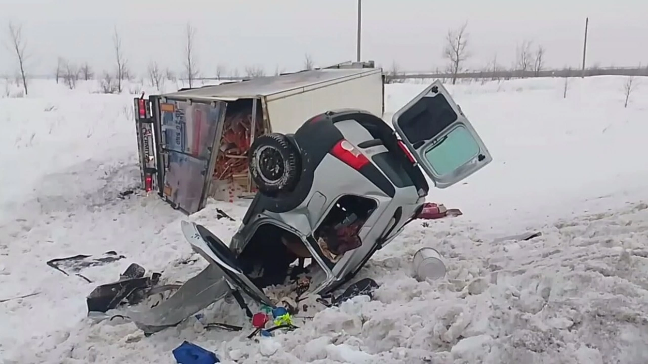 В жутком ДТП с 4 авто под Саратовом разбился насмерть водитель «Ларгуса»