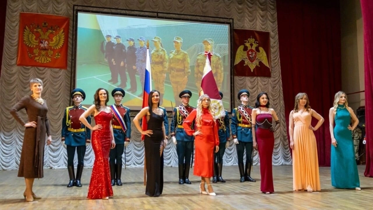 Саратовский депутат отметил финалисток конкурса «Краса Росгвардии»