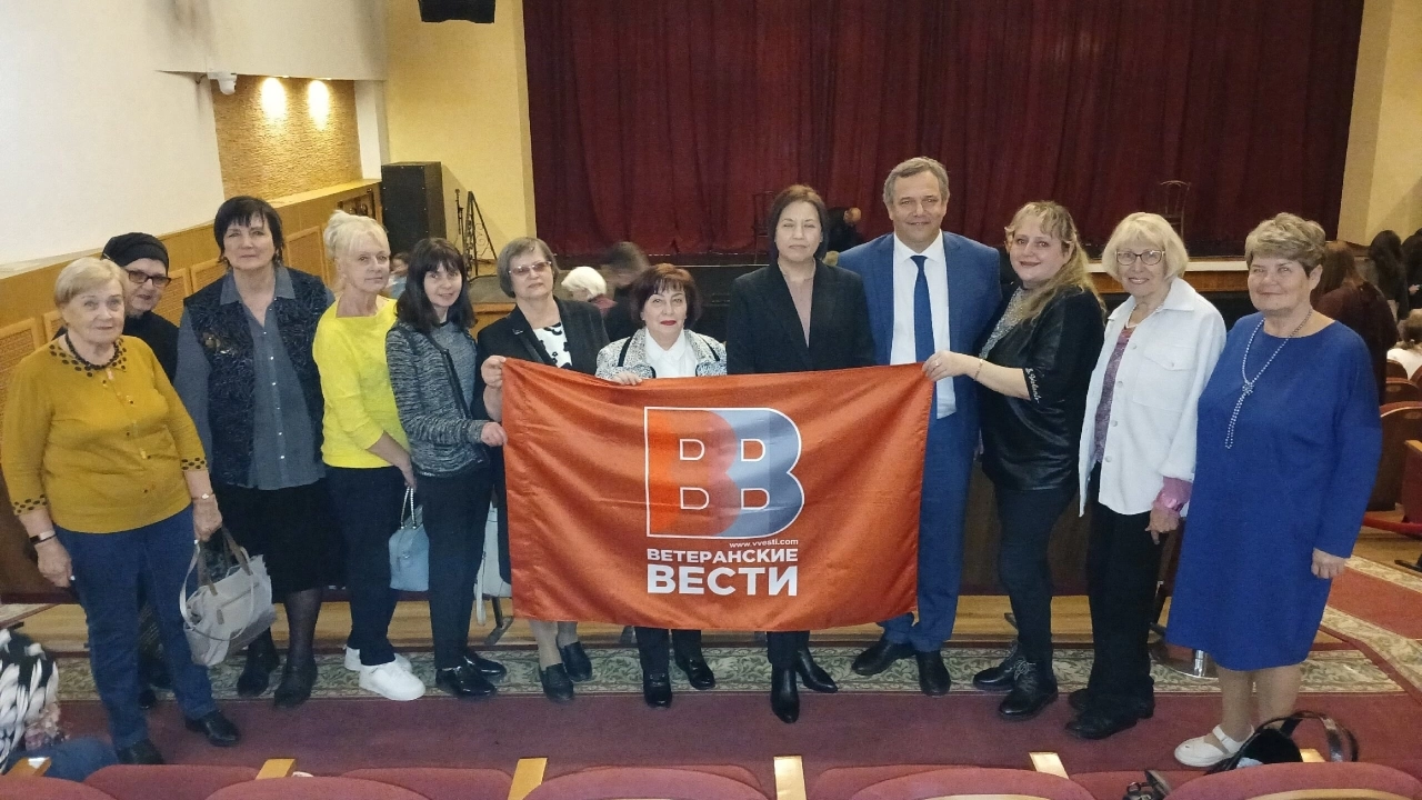 Калинин пригласил саратовских волонтеров на музыкальный спектакль