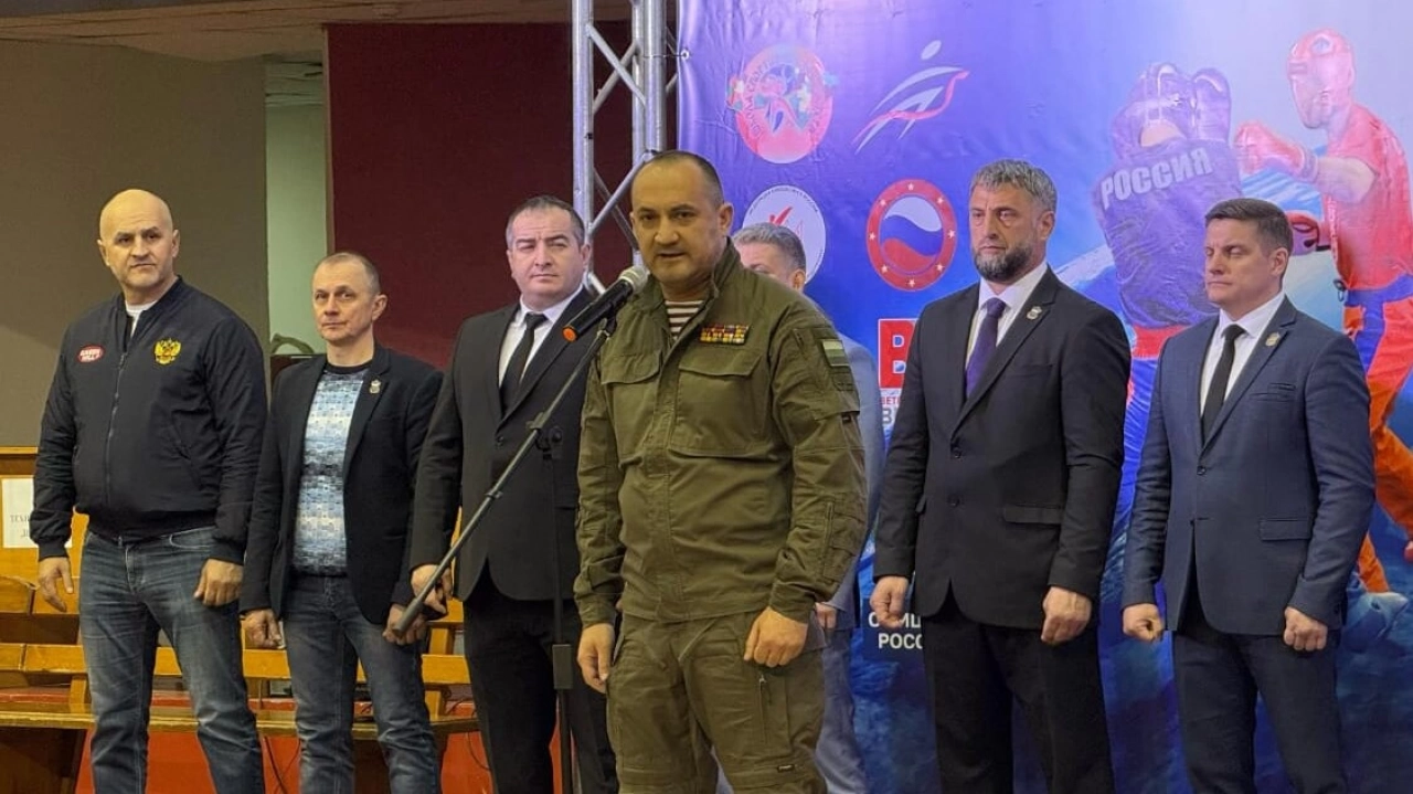Калинин приветствовал участников турнира ко Дню космонавтики