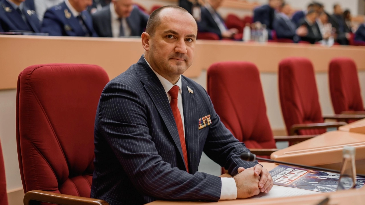 Калинин поздравил с Пасхой жителей Саратовской области
