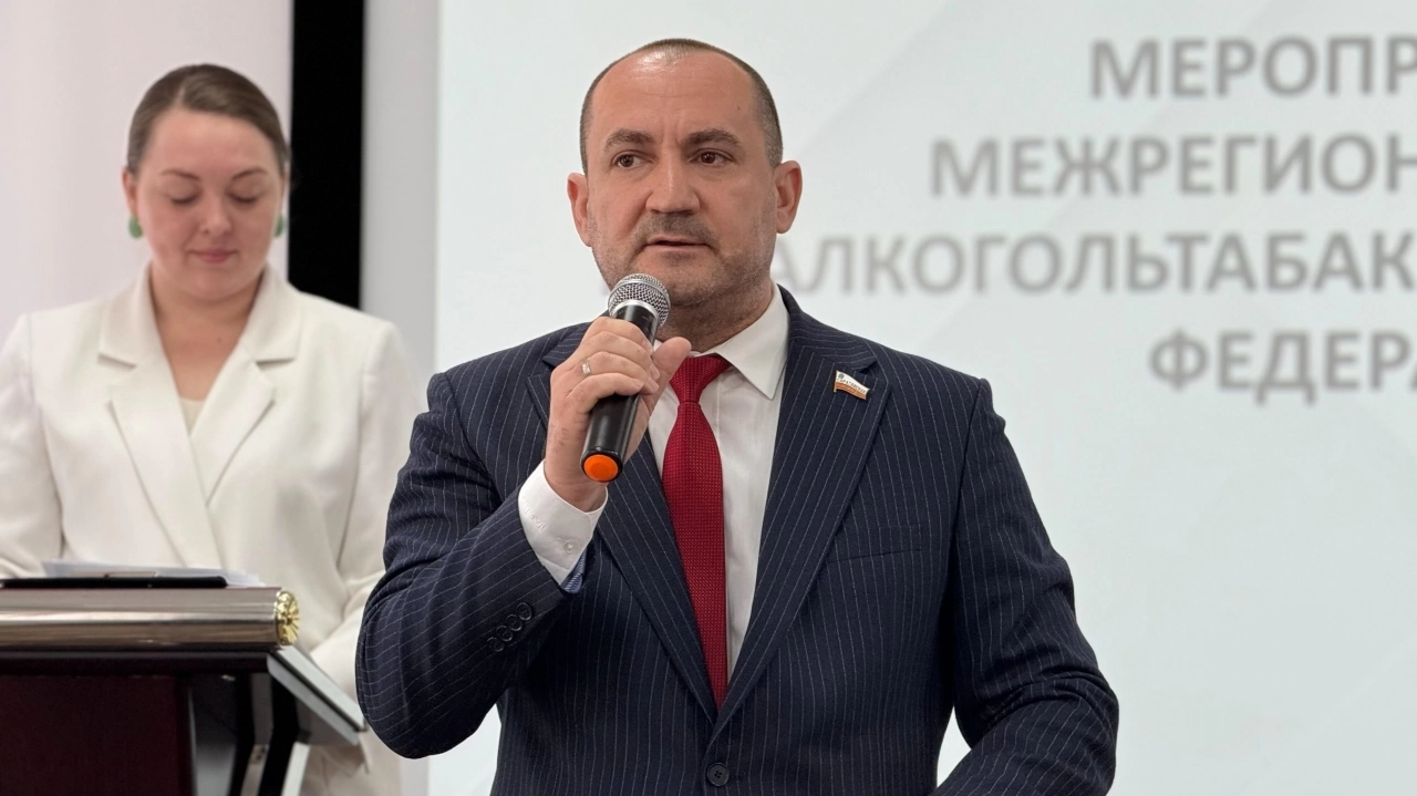 Калинин принял участие в круглом столе Росалкогольтабаконтроля
